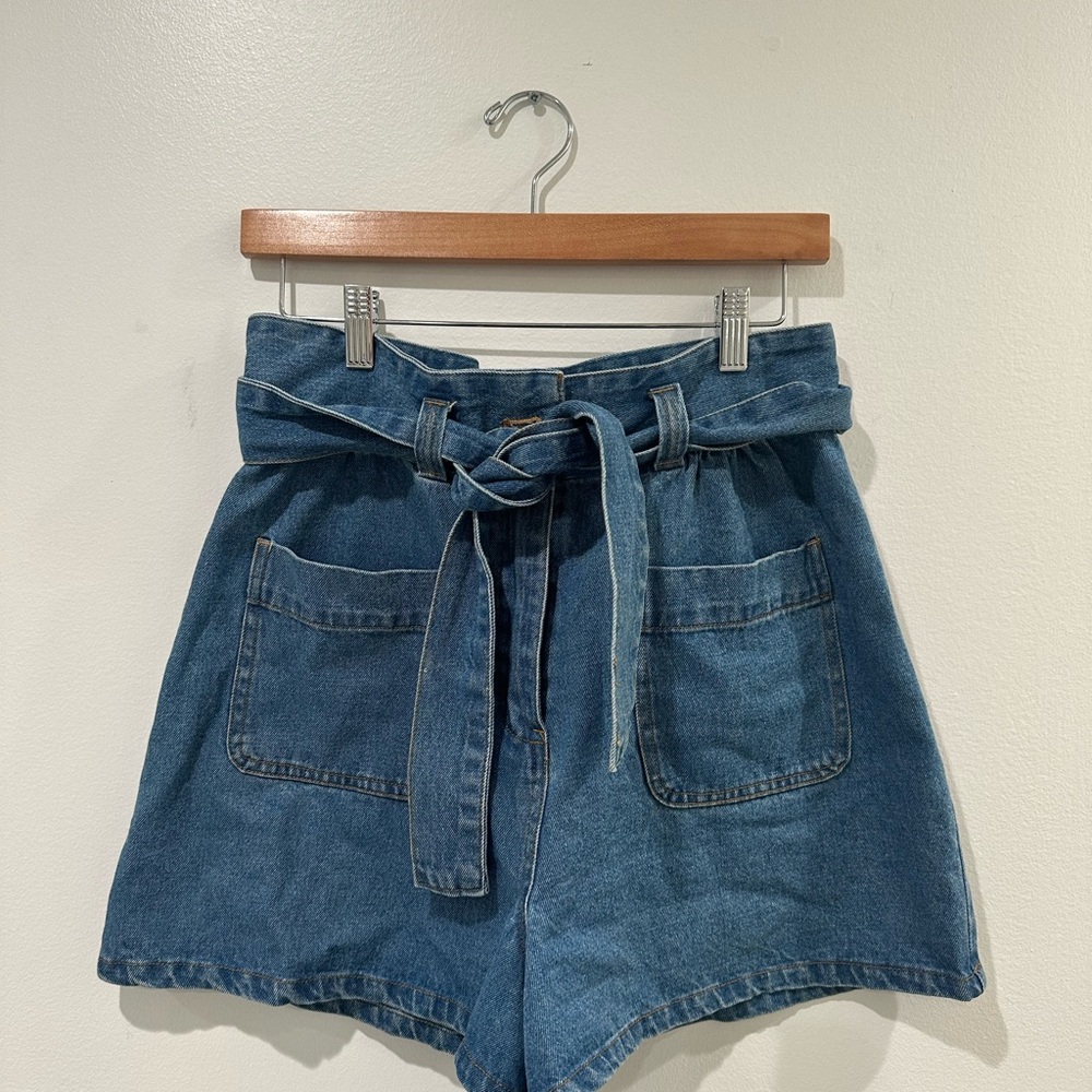 Stylish High-Waisted Denim Shorts with Tie Belt